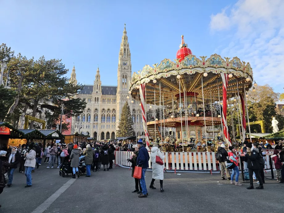 Marché de Noël devant l'hôtel de ville