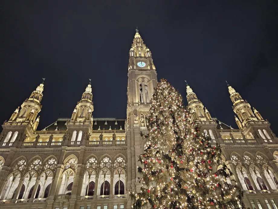 Marché de Noël devant l'hôtel de ville