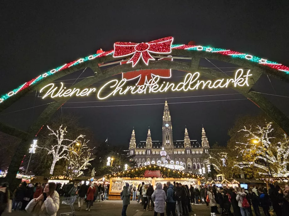 Marché de Noël devant l'hôtel de ville