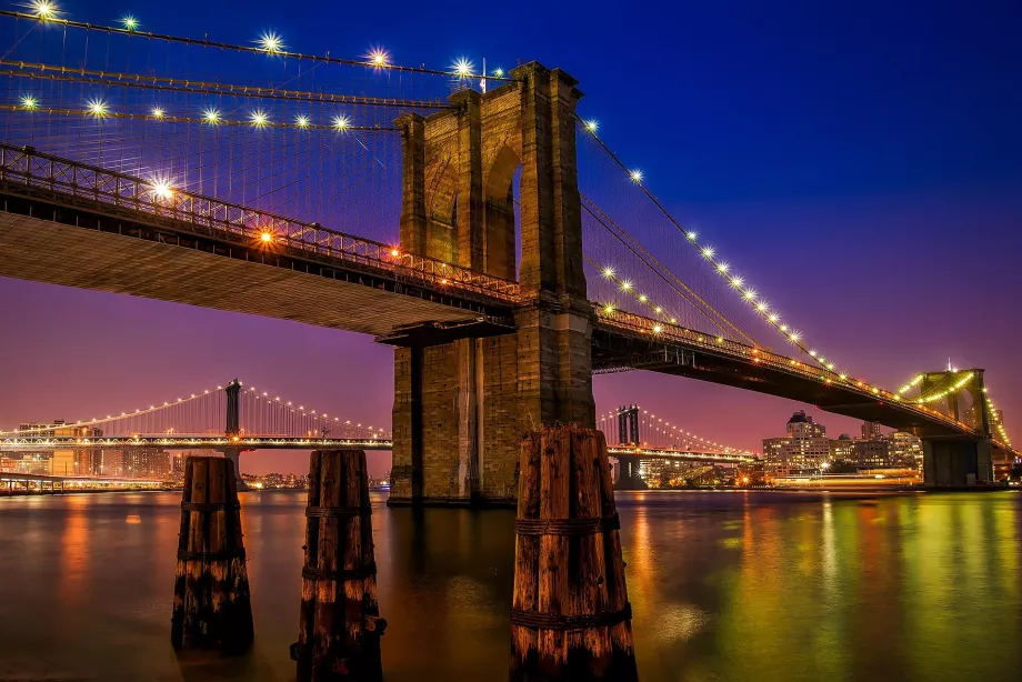 Pont de Brooklyn la nuit