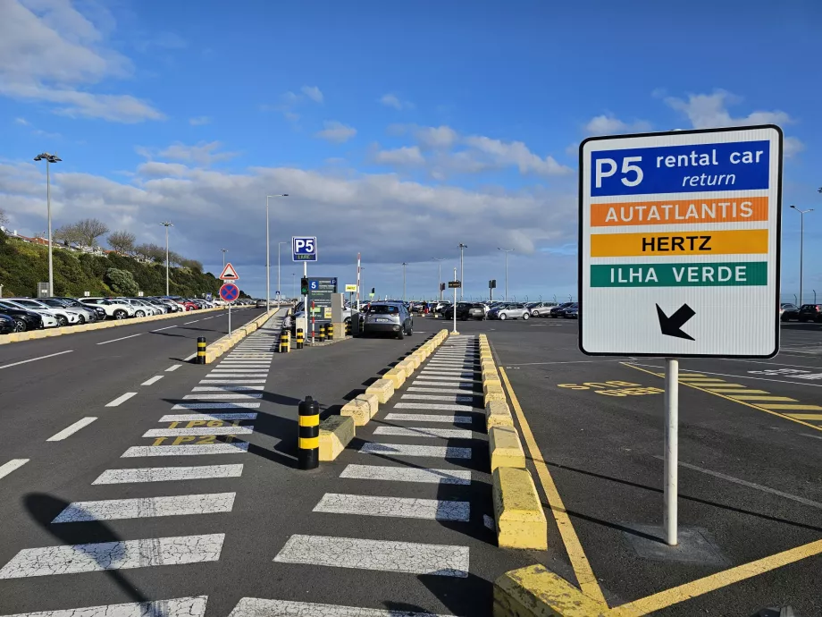 Parking de location de voitures, aéroport de Ponta Delgada