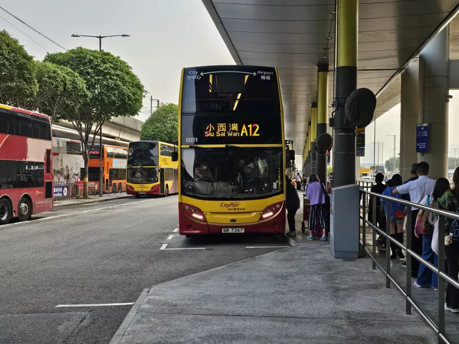 Bus A12 à l'aéroport