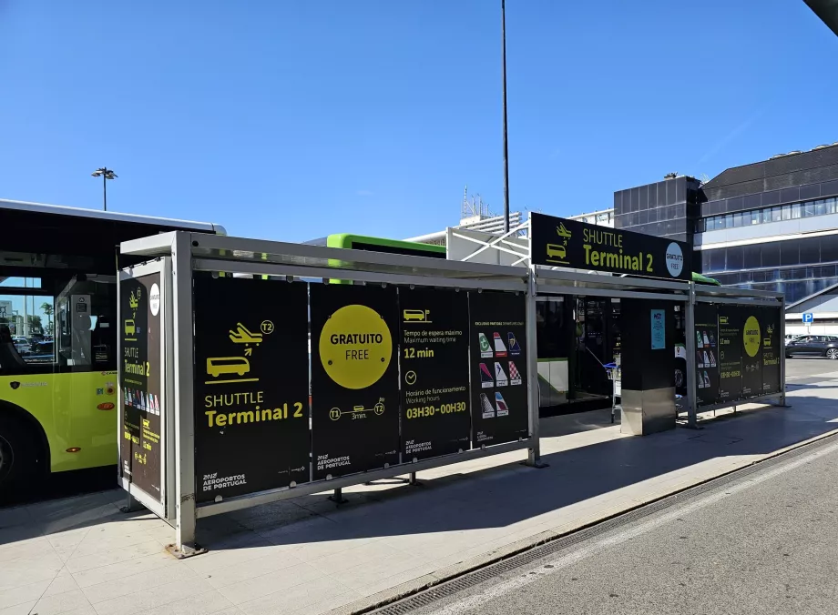 Arrêt de la navette devant le terminal 1