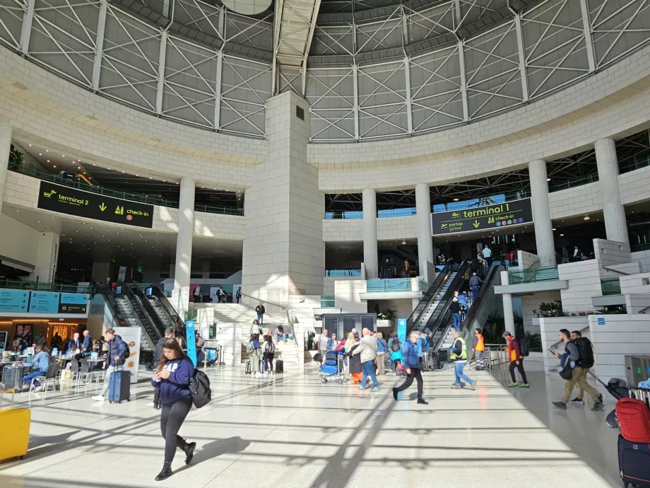 Hall central du terminal 1