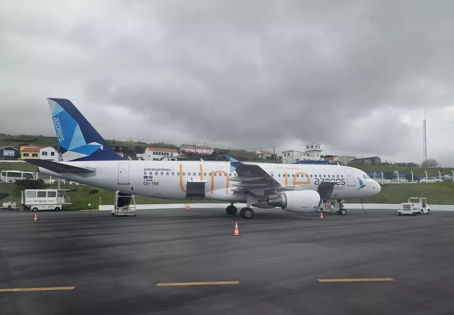 Azores Airlines, Airbus A320 avec l'inscription "Unique".