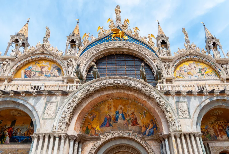 Façade de la basilique