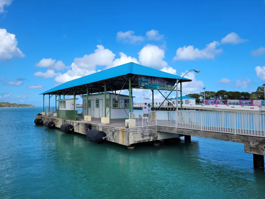 Jetée à St. John's vers Barbuda