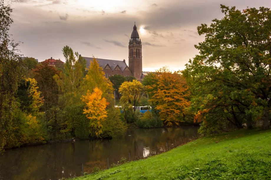 Annedalskyrkan vu du parc Slottsskogen