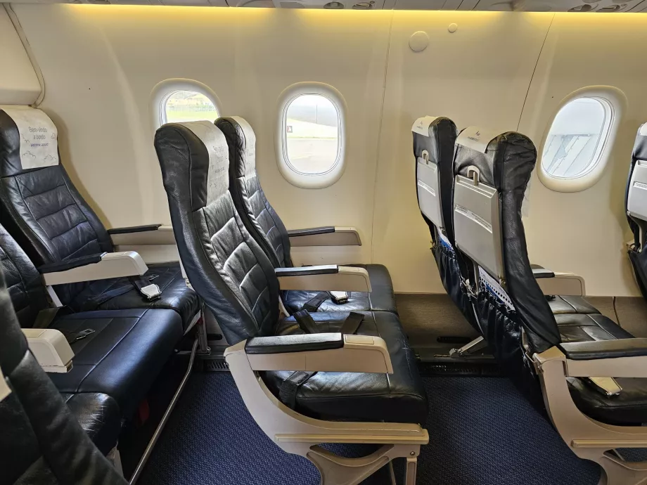 Sièges et espace pour les jambes, Dash 8 Q200