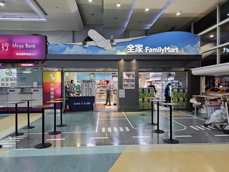 FamilyMart, Kaohsiung Airport