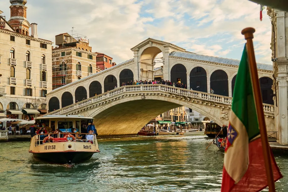 Pont du Grand Canal