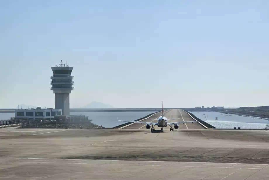 Voie de circulation à l'aéroport MFM de Macao