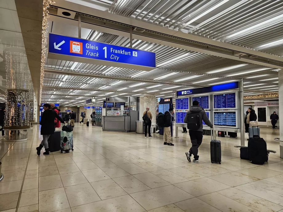 Gare, aéroport FRA