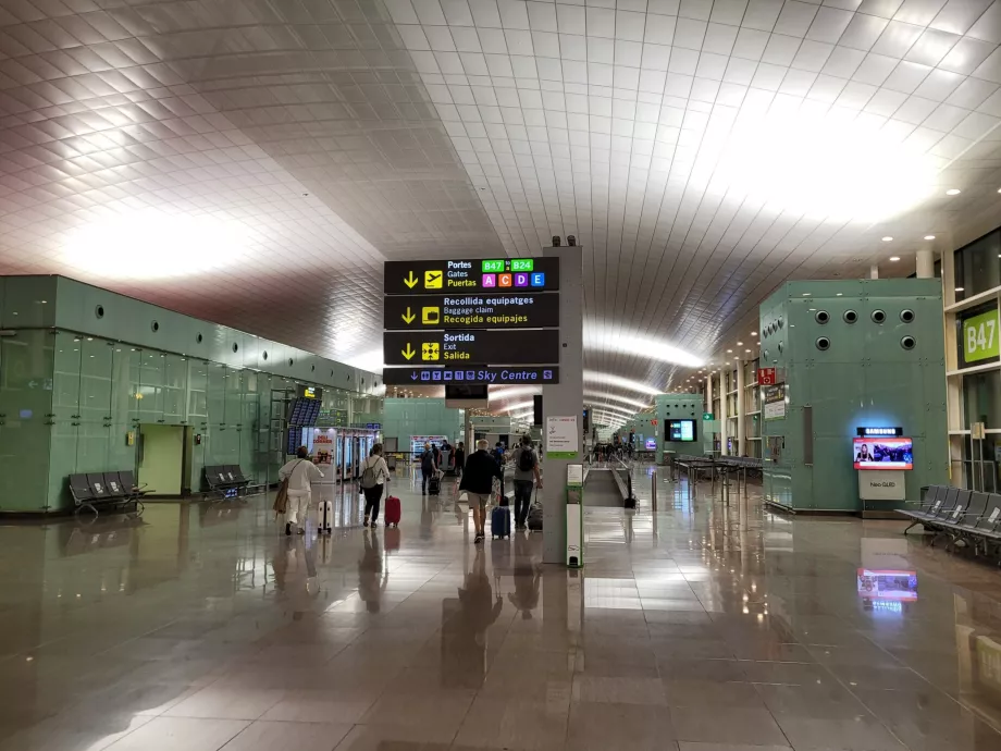 Partie du terminal 1 réservée aux transports en commun