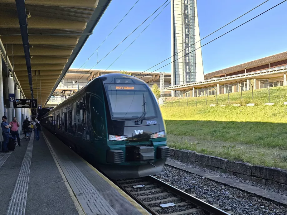 Train VY à l'aéroport