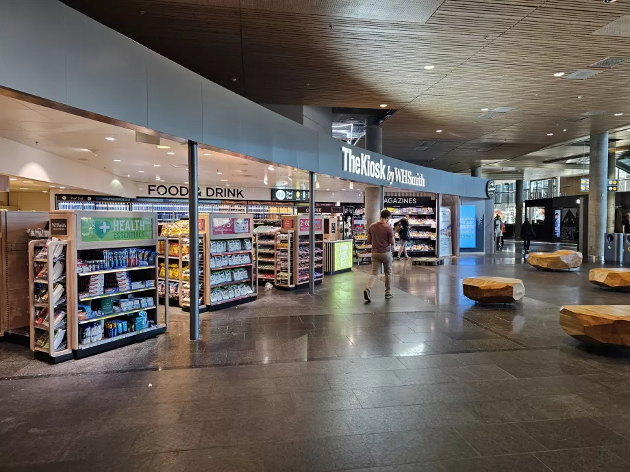 Kiosque WHSmith, hall des arrivées