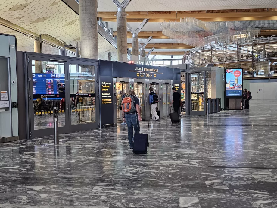 Entrée de la section internationale du terminal