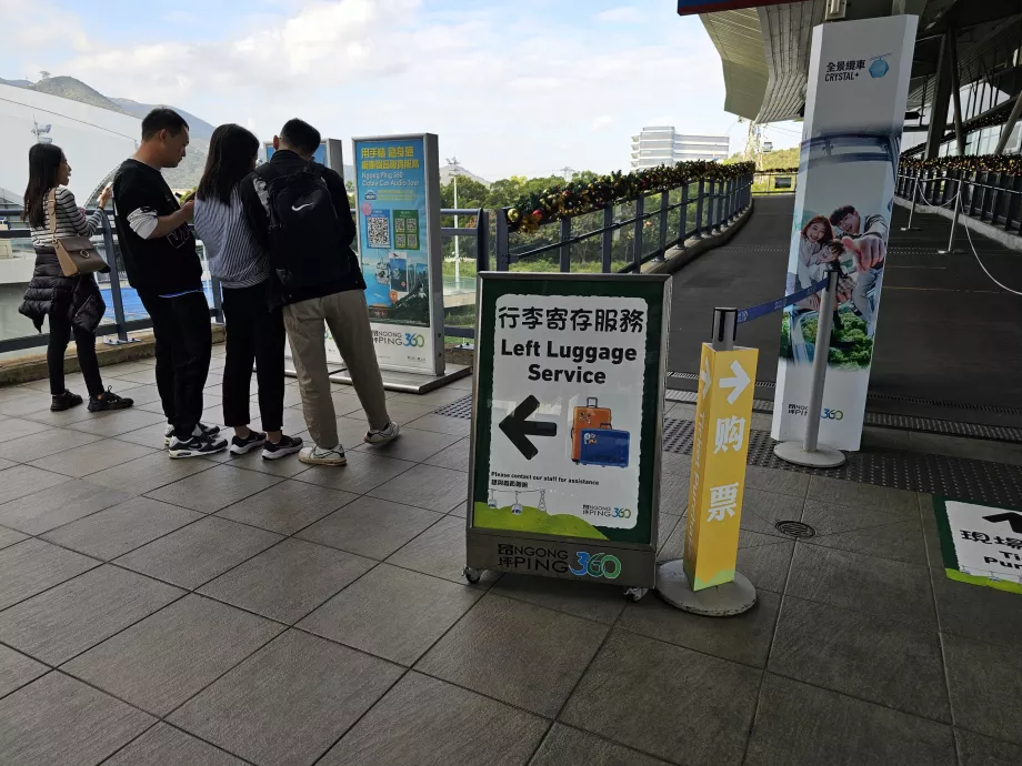 Bagagerie à la station inférieure du téléphérique