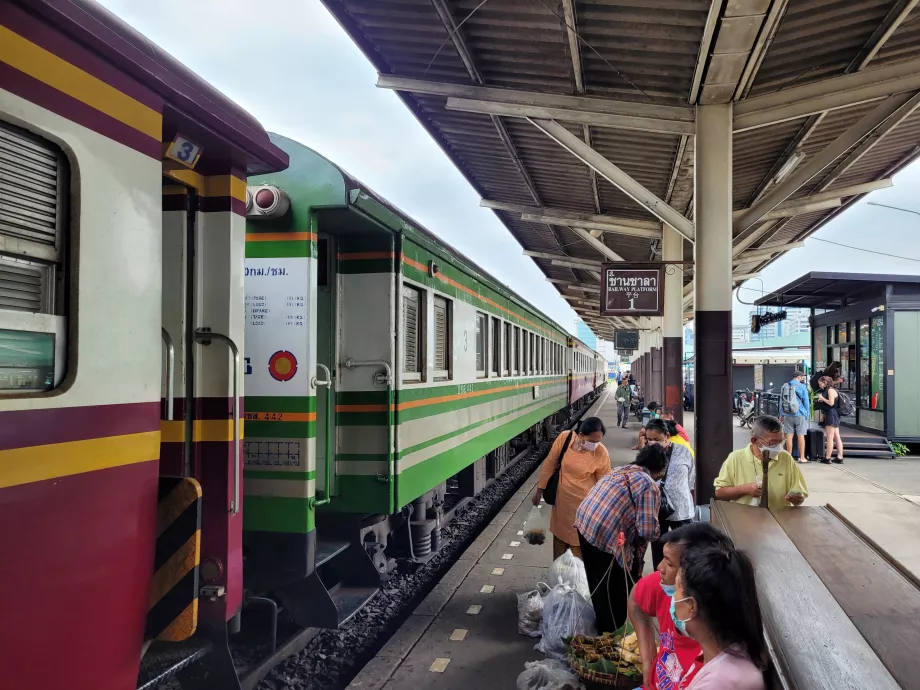 Quai de la gare de Thonburi