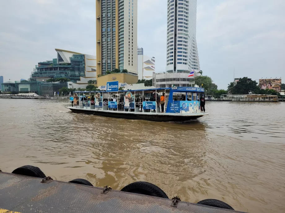 Ferry Si Phraya