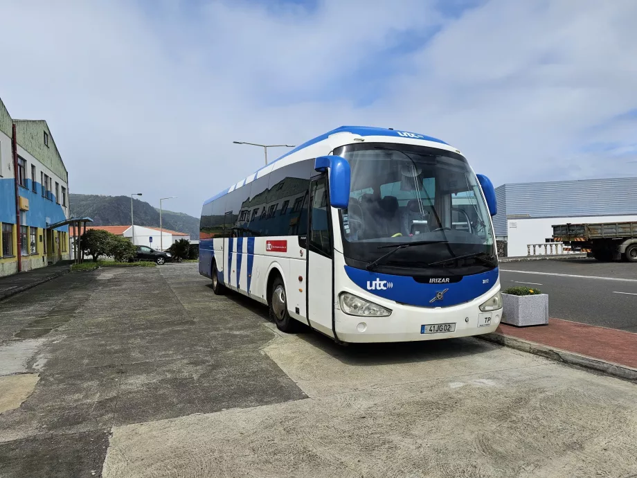 Bus sur l'île de Flores