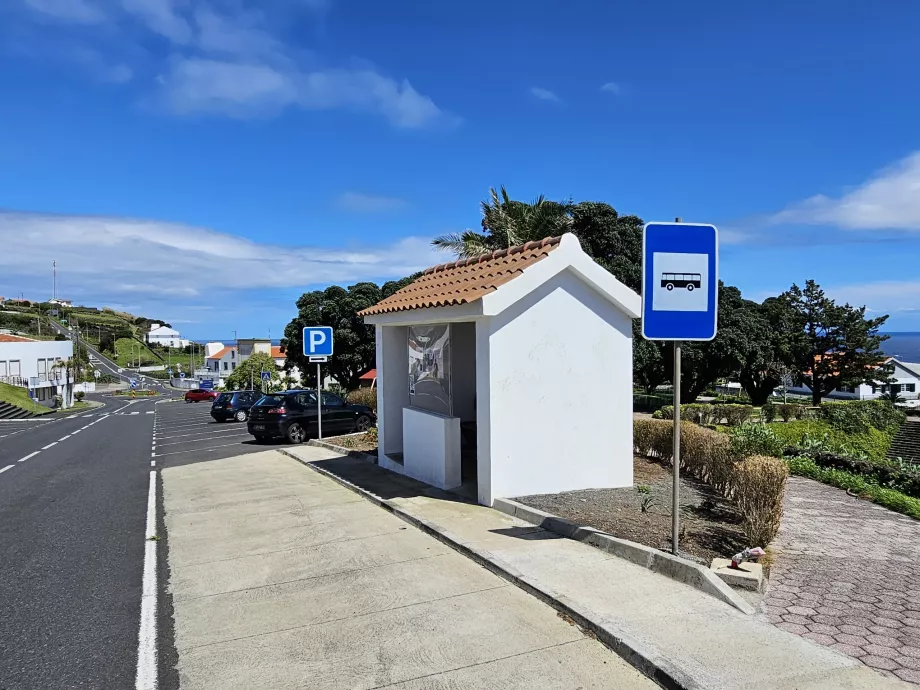 Arrêt de bus sur l'île de Flores