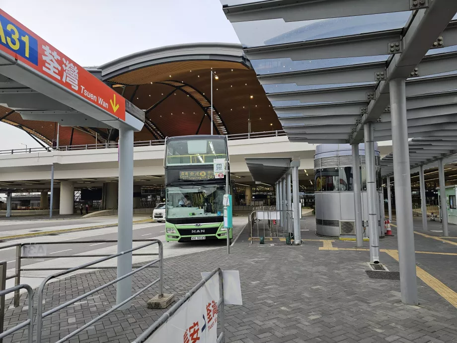 Arrêt de bus direction MTR Tung Chung