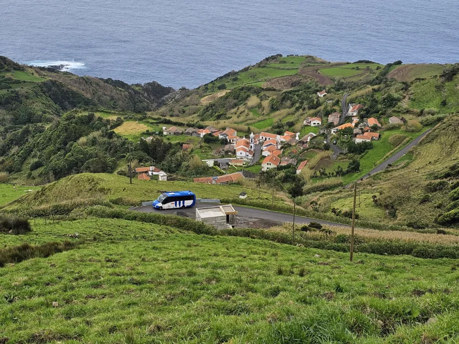 Bus au-dessus du village de Lajedo