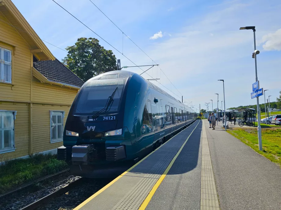 Train à la gare de Torp