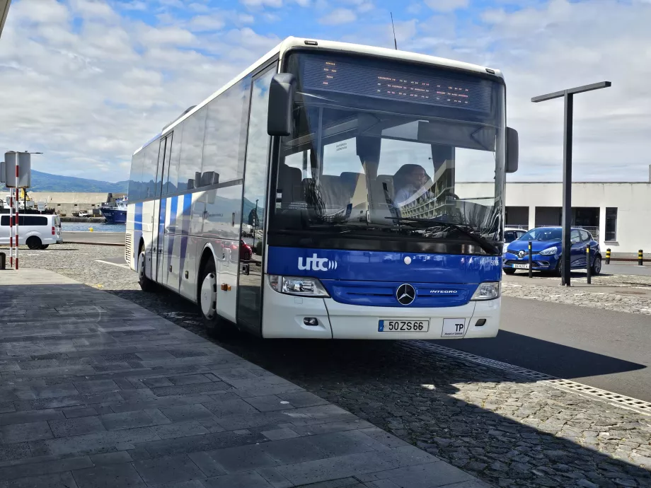 Bus sur l'île de Pico