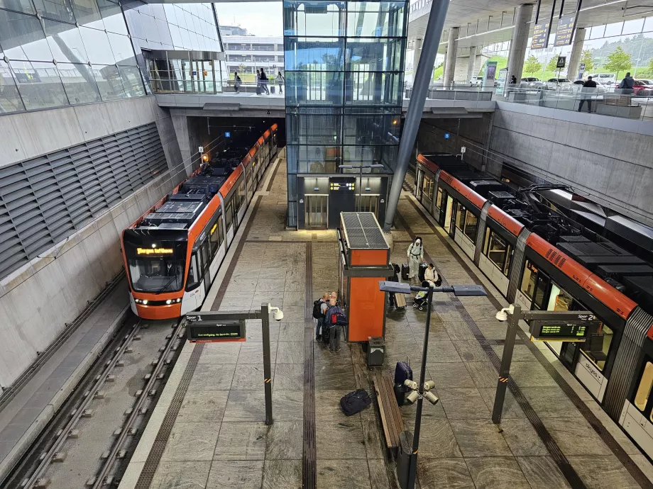 Arrêt de tramway dans le métro