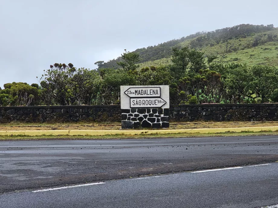 Panneaux de signalisation sur les routes intérieures