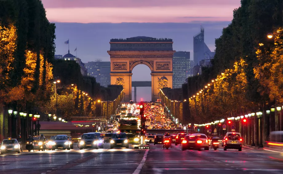 Champs Elysées la nuit