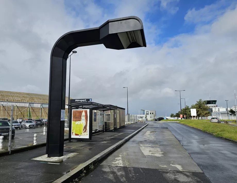 Arrêt de bus à l'aéroport