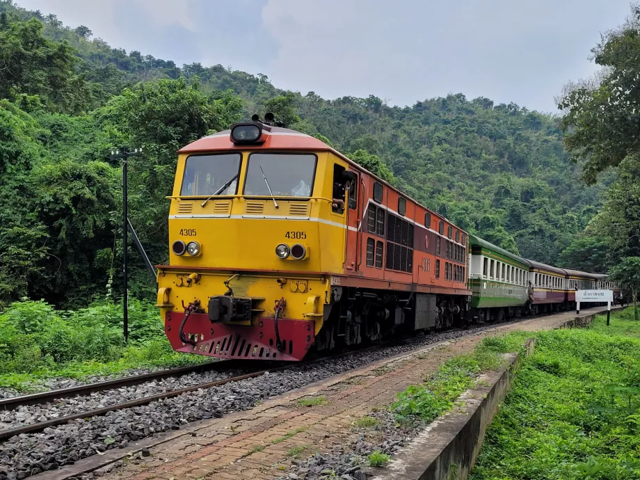 Train à Tham Krasae