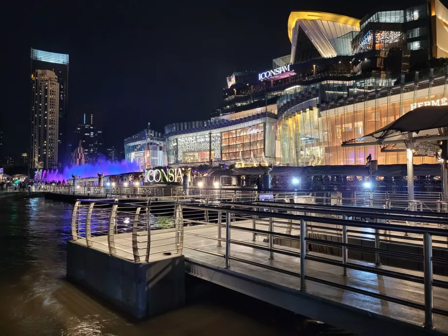 Fontaine à Iconsiam