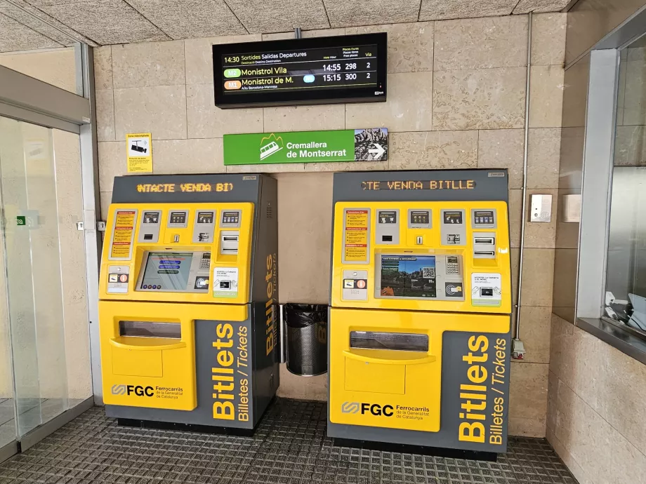 Distributeur de billets dans la station supérieure du chemin de fer à crémaillère