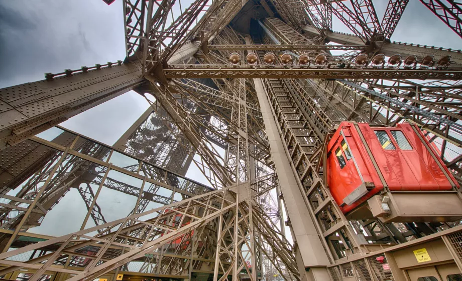 Tour Eiffel Ascenseur