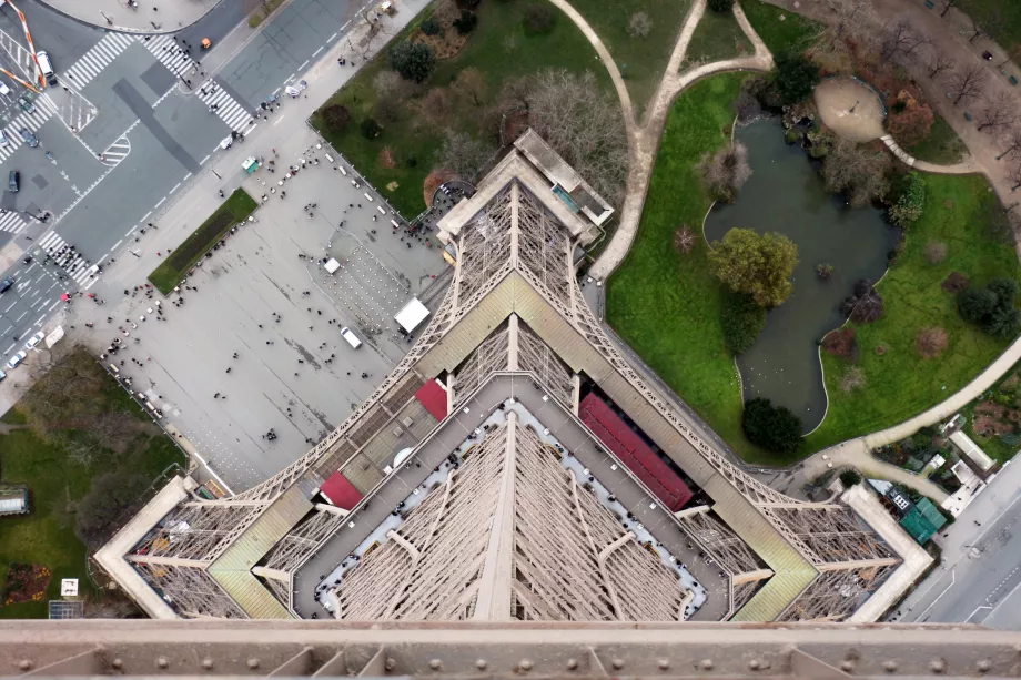 Tour Eiffel en contrebas