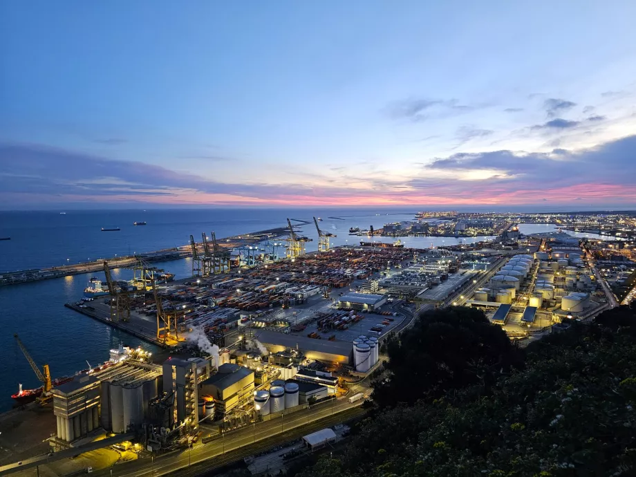 Vue du port depuis la colline de Montjuic