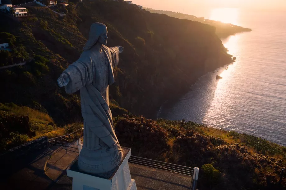 Statue du Christ à Garajau