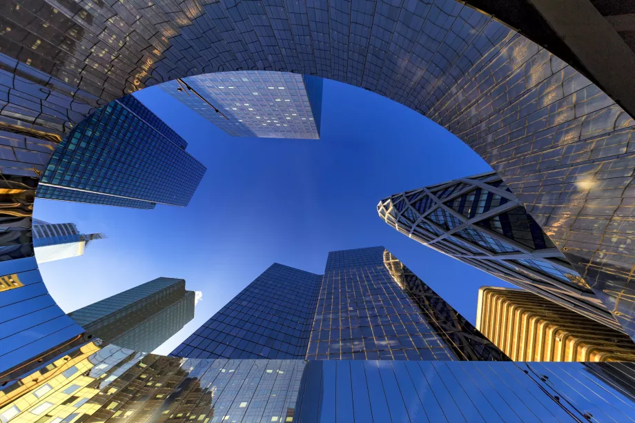 La Défense vue du bas