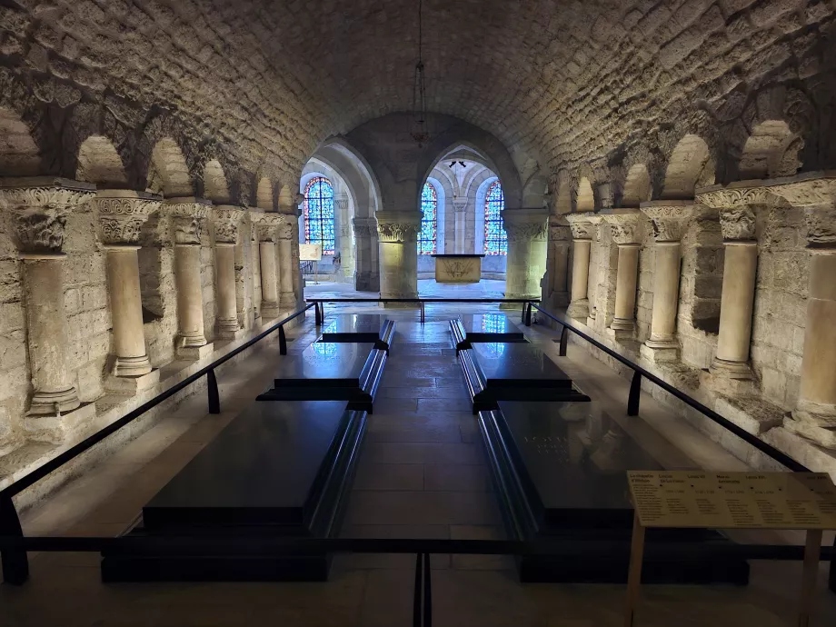 Tombeaux des rois dans la basilique de Saint-Denis