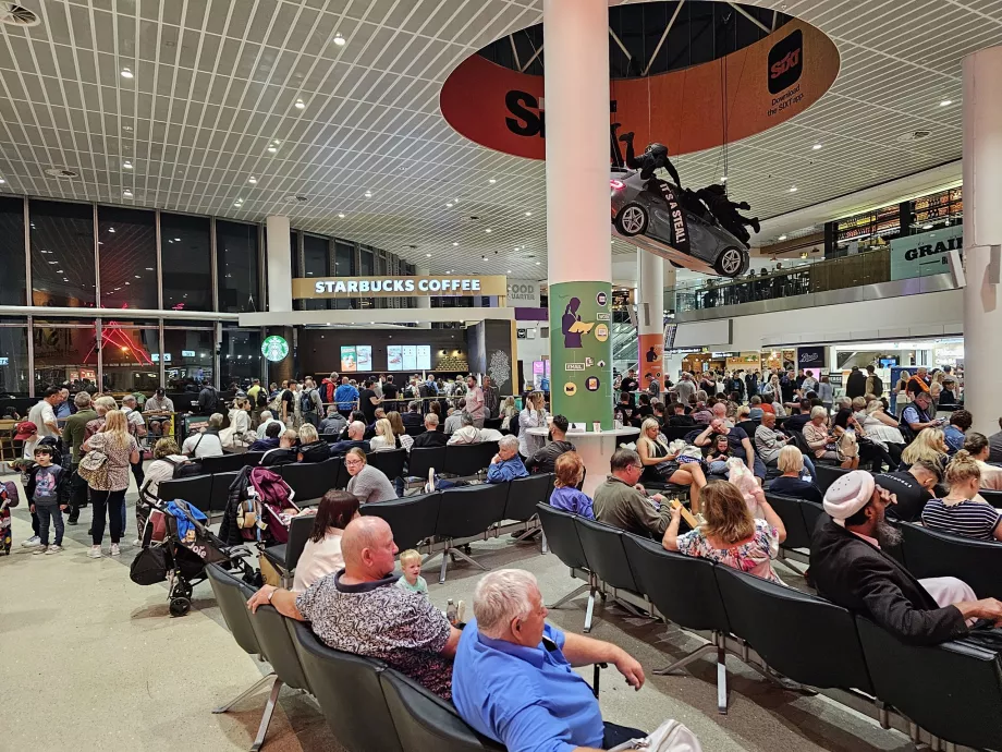 Central waiting area at Terminal 1