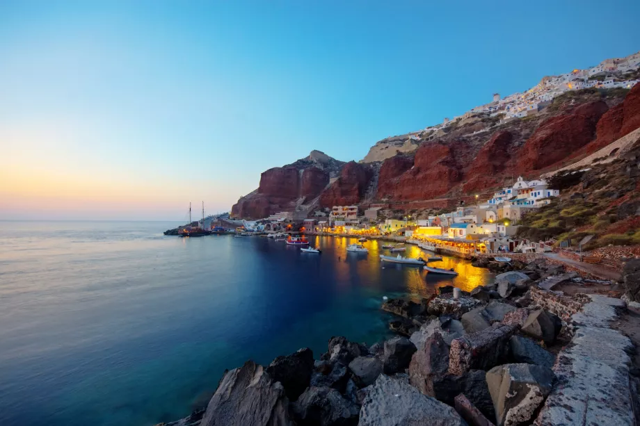 Baie d'Ammoudi au coucher du soleil