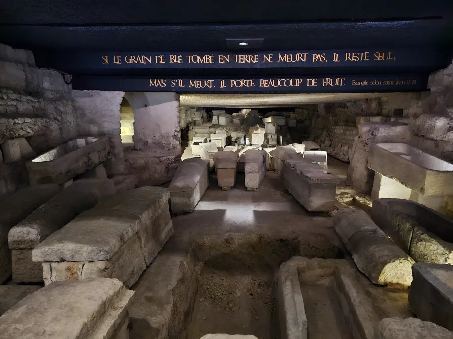 Tombeaux des rois dans la basilique de Saint-Denis