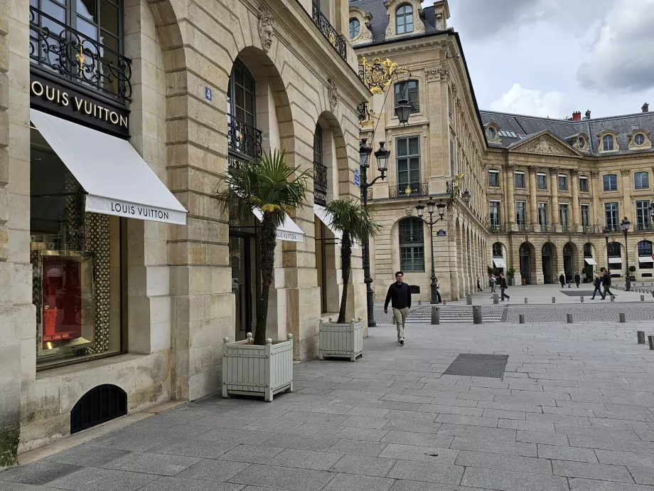 Boutiques de luxe sur la Place-Vendôme