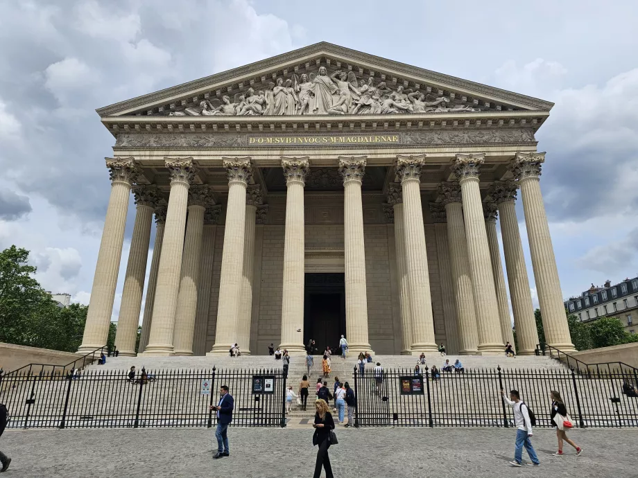 La façade de l'église de la Madeleine