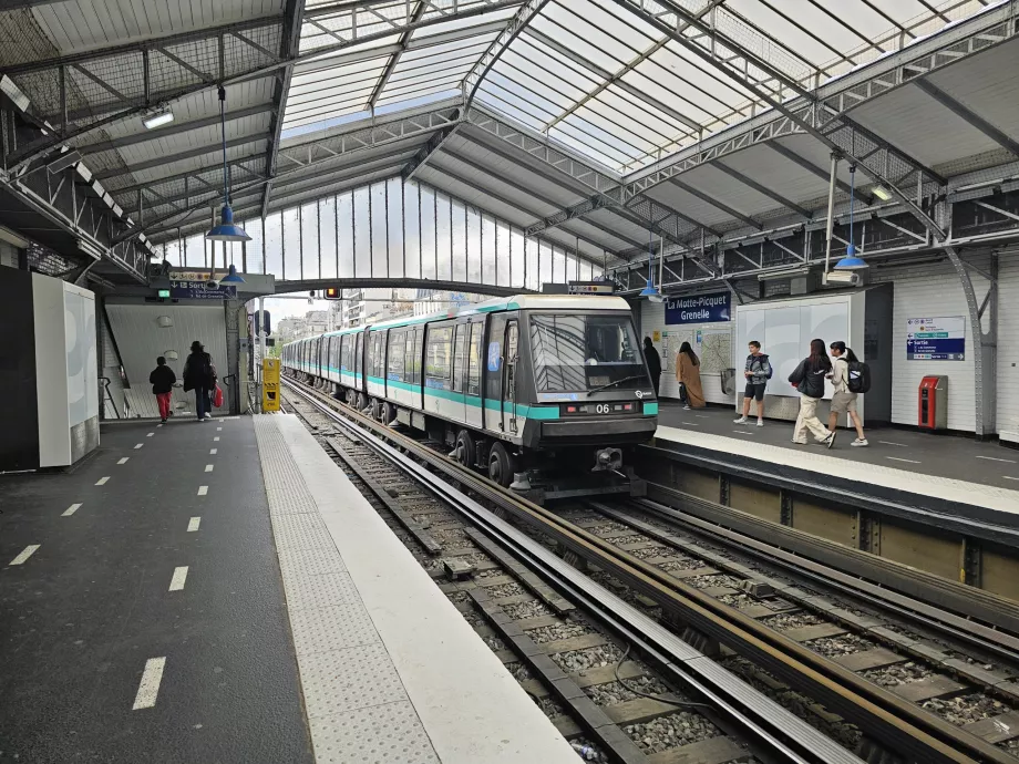 Station de métro en surface