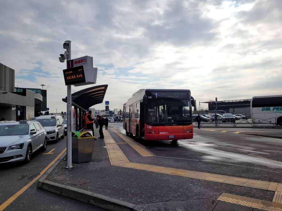 Arrêt de bus en direction de Bergame